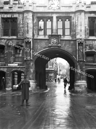 THE STONEBOW AND GUILDHALL (15TH CENTURY)